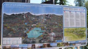 Bače Čezmejni, avstrijsko-slovenski Interreg projekt Alpe Adria regija doživetij, je kraje okoli Baškega jezera obogatil za nekaj novih pohodniških in kolesarskih poti. In za šest novih dvojezičnih, slovensko nemških panoramskih […]