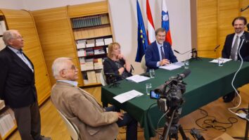 Akterji iz Slovenije, Koroške, Štajerske in z Dunaja o slovenskih osebnostih in vrlinah – v živo in po spletu Okrogla miza s strokov­njaki o vlogi Slovenije in Avstrije v Evropski […]