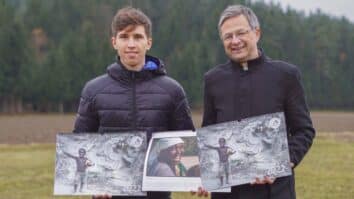 Mladinsko društvo IniciativAngola je za leto 2022 pripravilo nov stenski koledar z naslovom »Fratelli tutti – Vsi smo bratje«. Stenski koledar preko fotografij Karlheinza Fessla prikazuje 13 podob vsakdanjega življenja […]