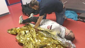 Nogometna zveza priporoča, da naj klubi svoje trenerje in odbornike redno šolajo v prvi pomoči. SAK je to šolanje letos prvič organiziral, izkušnje so bile zelo pozitivne.    Kaj je [&hellip;]