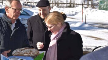 V torek, 8. februarja, se je v Selah, Borovljah in Svečah na slovenski kulturni praznik mudila ministrica Helena Jaklitsch, ki vodi Urad RS za Slovence v zamejstvu in po svetu […]