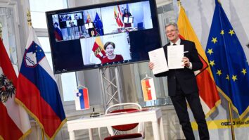 Vlada Republike Slovenije in Koroška deželna vlada sta se s podpisom pisma o nameri zavezali k okrepljenemu sodelovanju na področju visokega šolstva, znanosti in raziskav. Ustrezni akt sta vsak na […]