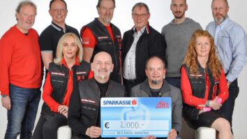 Koroška veja kluba motoristov »Red biker« s predsednikom Janezom Cvelfom na čelu je s prodajo klubskih koledarjev zbralo 2000 evrov. Koledar, ki prikazuje člane kluba in vsebuje letni program motoristov, […]