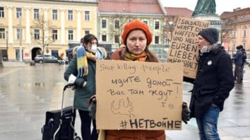 Napad Rusije na Ukrajino, ki ga zaenkrat uradna Moskva naslavlja kot posebno »vojaško operacijo«, pušča sledi tudi v diaspori. Rusinja Yulia Izmailova in Ukrajinka Yuliya Zarfl, obe živita v Celovcu. […]