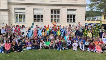 Ogleda vredna nista samo razstavi o življenju in ustvarjalnih poteh Kiki Kogelnik ter Wernerja Berga, temveč tudi človeške silhuete, ki so jih pripravili učenke in učenci pliberške srednje in ljudske […]