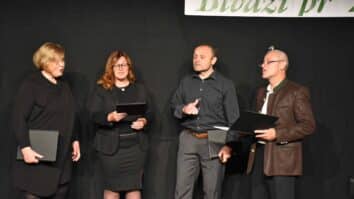 Slovensko prosvetno društvo Zila je 6. maja v Zahomcu priredilo tradicionalni spomladanski koncert Bivaži pr’ Zilə. Do konca polna dvorana Šiše je po dveh letih zopet uživala v pestrem glasbenem […]