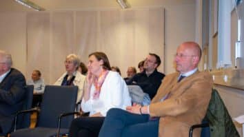 »Brauchtum im Wandel. Identität – Folklore – Kommerz« je naslov zbornika, ki je rezultat lanskoletnega posveta etnologinj in etnologov v Tinjah. V petek, 14. oktobra, je šest avtoric in avtorjev […]