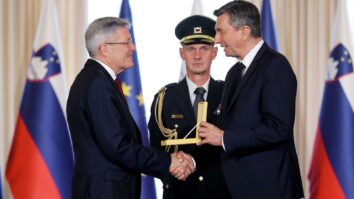 Predsednik Republike Slovenije je v torek, 15. novembra, na posebni slovesnosti v Predsedniški palači vročil državni odlikovanji, ki sta ju prejela predsednik Furlanije-Julijske krajine Massimiliano Fedriga in koroški deželni glavar […]
