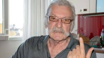 Pred celovško kavarno Pazzo se je v petek, 4. novembra, kar trlo ljudi na otvoritvi slikarske razstave Franca Rasingerja. Dodatni magnet za mimoidoče je bil prašič, ki se je vrtel […]