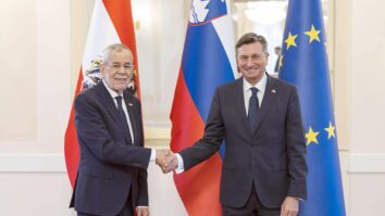 Na zadnjem državniškem obisku pri predsedniku Pahorju se je avstrijski predsednik Van der Bellen strinjal, da obravnava koroških Slovencev ni zgledna, v isti sapi pa je poudaril status nemško govorečih […]
