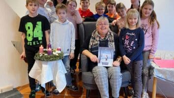 Tik pred božičem so na Evropski šoli v Šmihelu izvedli še en projekt za spodbujanje branja. Upokojena profesorica mag.a Marica Flödl je otrokom prebirala očarljive božične zgodbe v nemškem in slovenskem jeziku […]