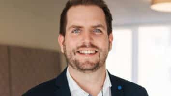 Daniel Nedved je poslovodja koroških domov za ostarele Skupine AHA, ki ima na Koroškem 12 domov in 900 postelj. Ker manjkajo negovalke in negovalci, Skupina AHA zdaj išče sodelavce v [&hellip;]