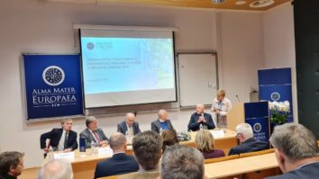 Pred več kot tridesetimi leti so važno vlogo pri mednarodnem priznanju mlade države Slovenije odigrali tudi številni koroški Slovenci. Na okrogli mizi v Mariboru sta bila Valentin Inzko in Karel […]