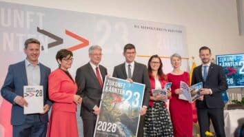 S podpisi pogajalske ekipe SPÖ in ÖVP je bila v sredo, 5. aprila, v Lakesideparku zapečatena koalicijska pogodba 33. koroške deželne vlade. Ta napoveduje, da bo Koroška »dežela najbistrejših glav […]