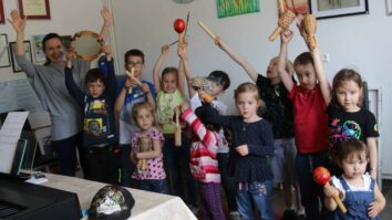 Ker se bliža materinski dan, je Kulturno društvo Drava iz Žvabeka v petek, 5. maja, vabilo v Hišo kulture na kreativno delavnico z naslovom »Vse za mamo«.  Izkušene vzgojiteljice Olga […]