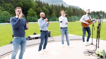 Slovensko-dalmatinska klapa Kvatropirci iz Kamnika je poskrbela za glasbeni užitek v Selah. Mnogi oboževalci dalmatinskih zimzelenih pesmi morja in sonca so tudi letos sledili vabilu Pevskega društva Sele, se na […]