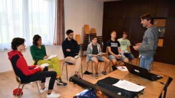 Peta gledališko/koncertno-tehnična delavnica bo 8. in 9. septembra v Celovcu, in sicer v prireditvenem centru iKult. K sodelovanju vabi vse kulturne ustvarjalce (stare najmanj 14 let), ki bi radi spoznali […]