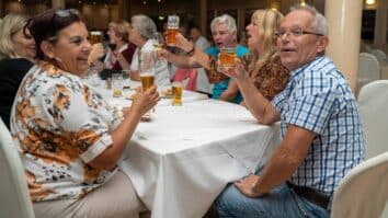 V četrtek, 5. oktobra, smo s tremi velikimi avtobusi iz Celovca, Podjune in Železne Kaple odpotovali v Vodice v Dalmaciji. Rekordnih 180 bralk in bralcev Novic je uživalo ob poletnih […]