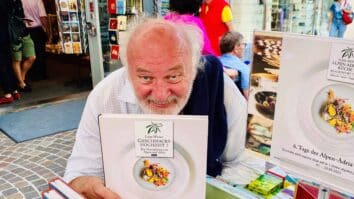 Že tretja kuharska knjiga založbe Wieser, izdana ob robu Dnevov alpsko-jadranske kuhinje, je domov ponovno odnesla nagrado Word Cook Book Award, tokrat v kategoriji Mesta.  Knjiga Geschmackhochzeit 1 je pred […]