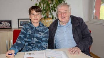 Upokojeni učitelj in kulturnik Jožko Hudl se je vse življenje zavzemal za slovensko besedo, pri tem pa ohranil odprto srce tudi za druge, ki v stiski potrebujejo nesebično pomoč. Tako […]