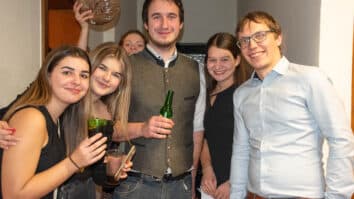   Čebelarsko društvo Železna Kapla-Bela je v soboto, 27. januarja v gostišču Podobnik v Beli priredilo že 65. Čebelarski ples. Članstvo društva pod vodstvom predsednice Michele Haderlap poudarja neoporečno kvaliteto […]