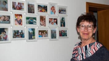 Anica Maraž-Kežar, od l. 2009 zborovodkinja pevskega zbora »Korenine Danice«, je odrasla na Horcah v družini Ane in Hanzija Kežarja. Čez 40 let je pela pri MePZ »Danica«, nastopala v […]