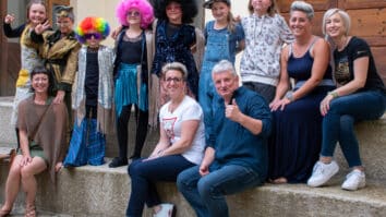 V petek, 21. junija, je bila v Hiši kulture – farni dvorani premiera otroškega muzikala Lov za modrimi safirji. Videli in slišali smo, kakšne rezultate lahko rodi profesionalno delo z […]