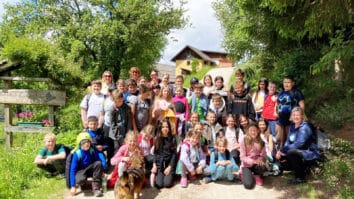 Da šolarke in šolarji odkrivajo svojo ožjo in širšo domovino, je del izobraževalnega programa, ki ga spremljajo pedagogi. Vseeno pa se lahko zgodi, da spoznajo stvari, ki jih morda niso […]