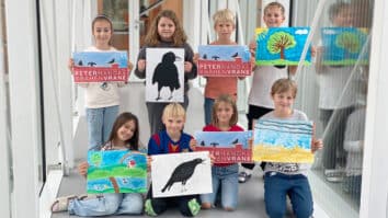 Na pobudo domačega ljubitelja literature Gregorja Krištofa je Evropska šola Šmihel ob obletnici podelitve Nobelove nagrade za literaturo Petru Handkeju letos že petič izvedla poseben projekt. Pod vodstvom umetniško navdahnjenih […]