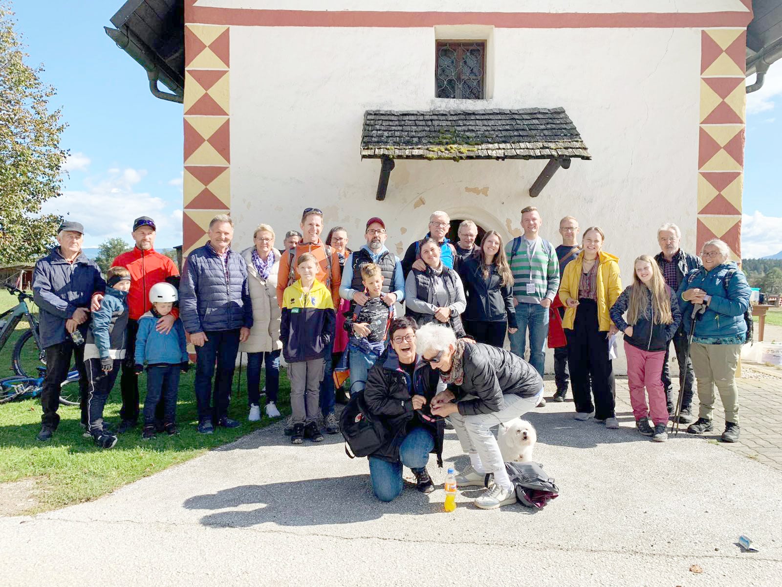 Po sveti maši so se društveniki in prijatelji izpred farne cerkve odpravili čez polja mimo Lovank do Prible vasi, kjer so si ogledali podružnično cerkev sv. Nikolaja. Vas z imenom […]