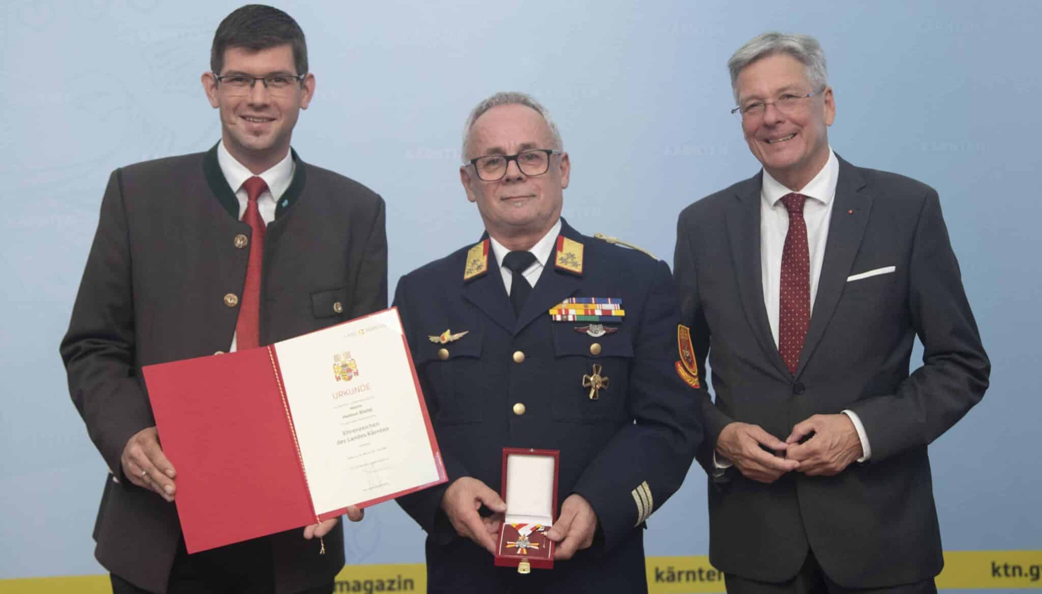 Zaslužnim osebnostim s področij kmetijstva, gasilstva ter azila in begunstva sta deželni glavar Peter Kaiser in deželni svetnik Gruber včeraj, 2. novembra, podelila častne znake. Deželni glavar Peter Kaiser je […]