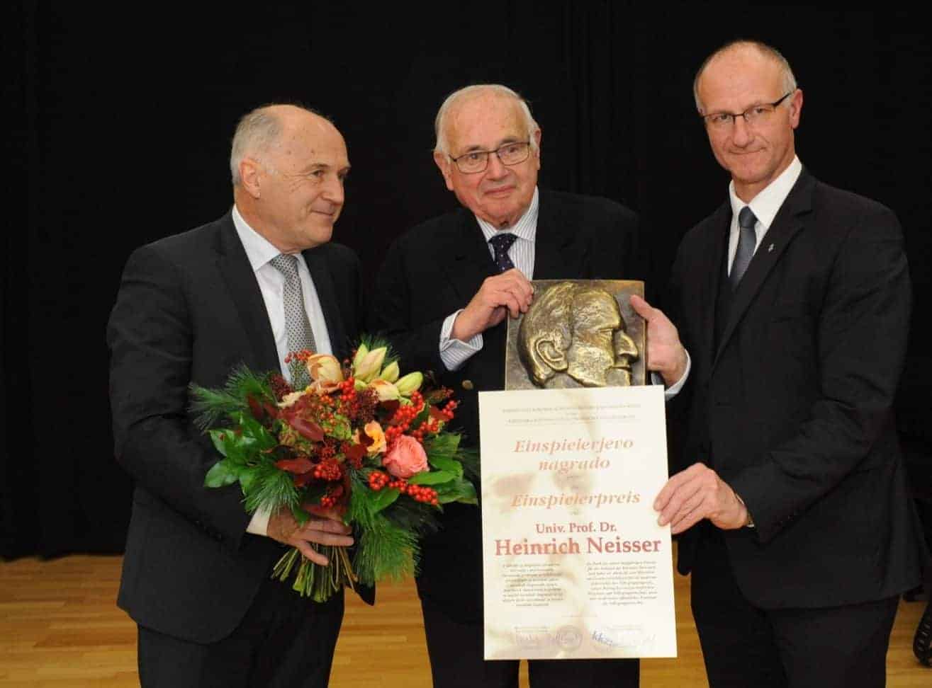 NSKS in KKZ sta letošnjo Einspielerjevo nagrado namenila dolgoletnemu avstrijskemu politiku Neisserju. V življenju vsakega človeka so važne tri stvari: da imamo srečno družino, da imamo dobre sosede in da […]