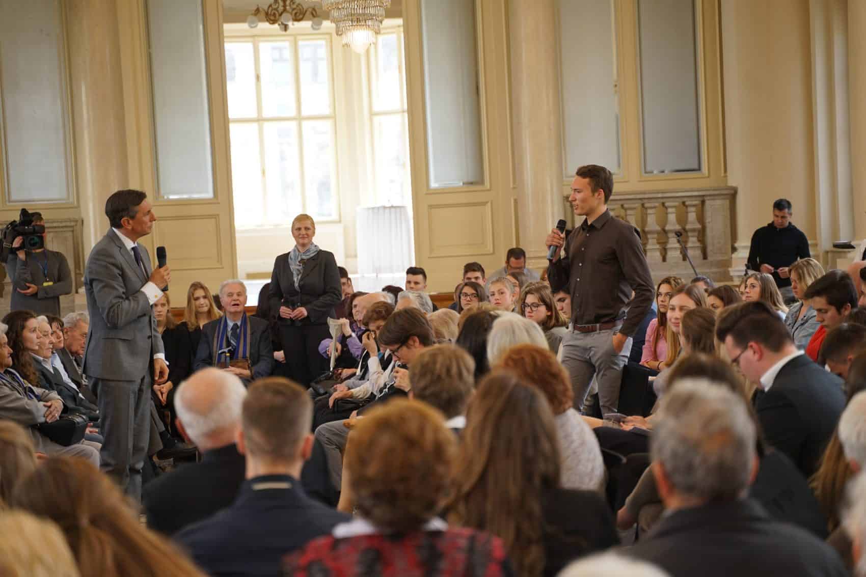 »Povabil sem ljudi, ki so utrpeli najhujše izkušnje v tem času, ki jim je bila odvzeta svoboda in, ki so morali v sebi razviti najbolj plemenite lastnosti, da so to […]
