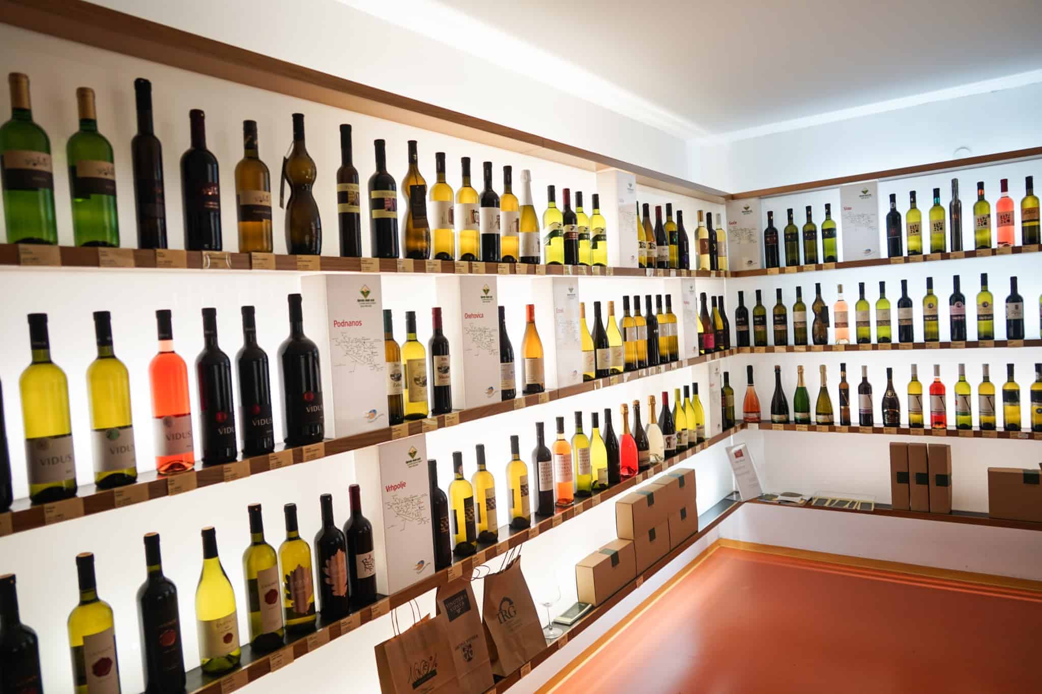 Šentpetrski dijaki, ki lahko na šoli pridobijo dodatno kvalifikacijo someljeja, so spoznali vinogradniški okoliš Vipavske doline in tamkajšnja vina. Vipava »Mladi sommelier« je ena izmed treh dodatnih kvalifikacij, ki si […]