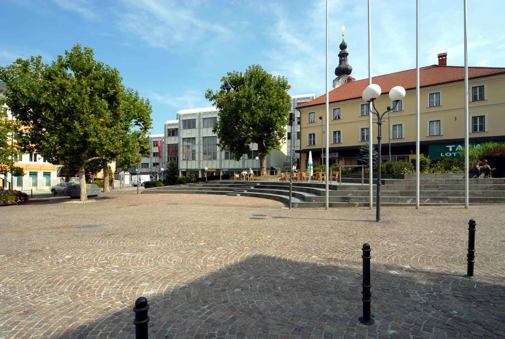 Na začetku seje 2. aprila 2019 je arhitekt Pilz občinskemu svetu predstavil načrte projekta obnove Glavnega trga, mestni svetnik Roman Verdel (VS Borovlje) je opozoril arhitekta na to, da je […]
