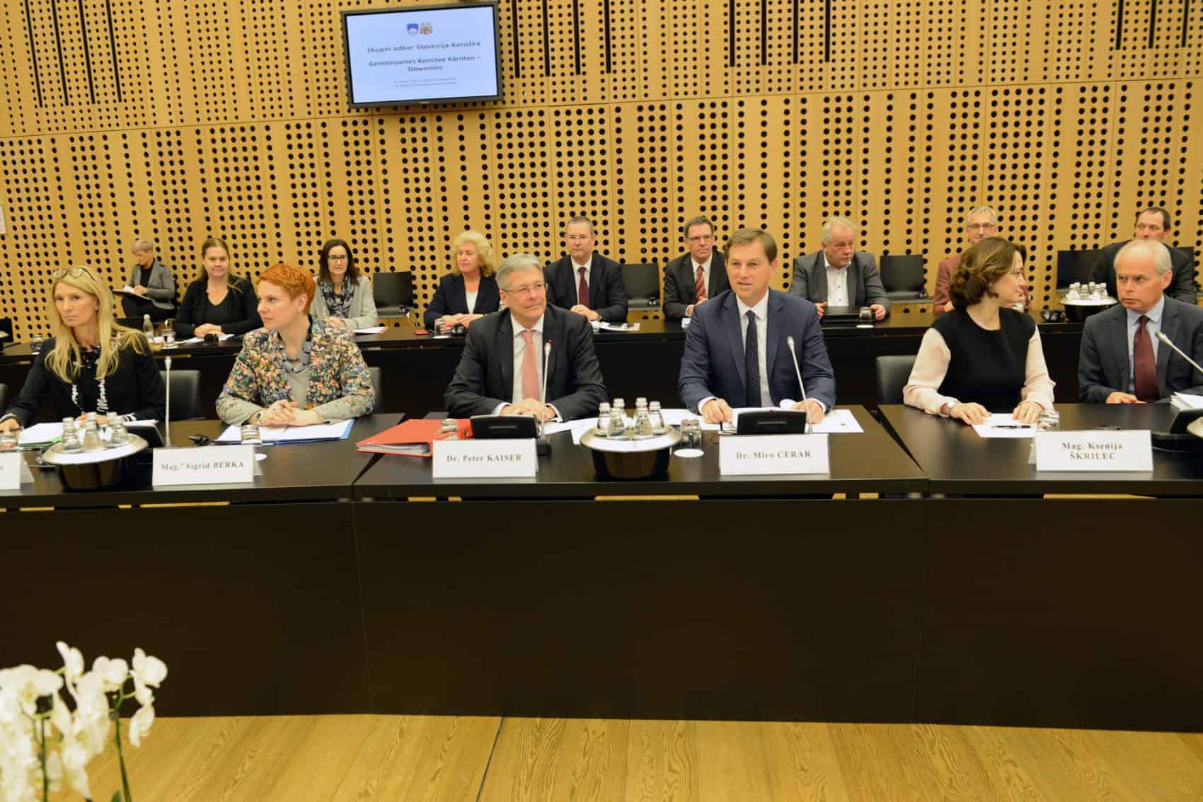 Kako na nek način podobno razmišljajo tako na avstrijskem Koroškem in v Sloveniji, je dalo misliti že uradno darilo obeh delegacij, ki sta se v petek sešli na Brdu pri […]