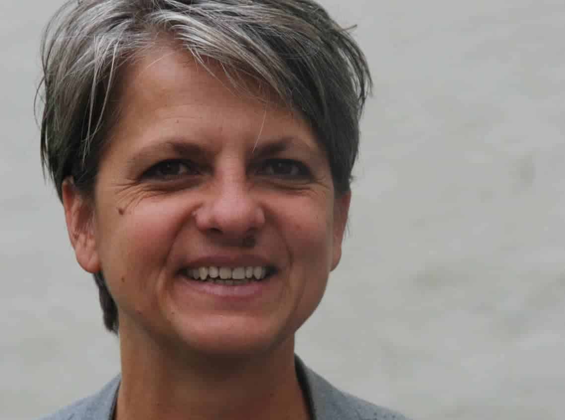 Celovec Ingeborg Kofler, roj. Maierhofer: njena mama je bila rojena na Finskem, njen oče je mamo spoznal na Švedskem in bil brat vodilnega organizatorja »ortstafelšturma«, sama pa se je opredelila […]