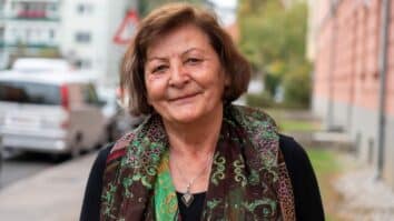 Helga Mračnikar je leta 1953 rojena prevajalka, slavistka, urednica in dolgoletna poslovodkinja nekdanje Drave – založniške in tiskarske družbe z o. j., to se pravi knjigarne in tiskarne ter založbe […]