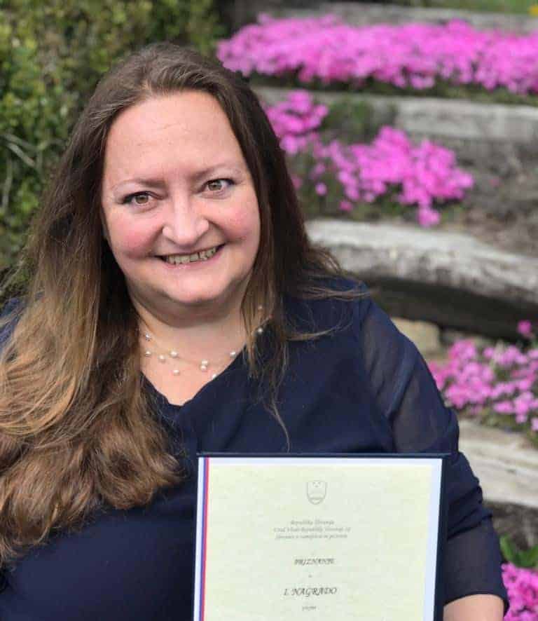 Kateri temi ste se posvetili v svoji doktorski nalogi? Izbiri teme so botrovale moje poklicne in osebne izkušnje. Že med študijem sem začela s poučevanjem slovenščine na Koroškem, na celovški […]