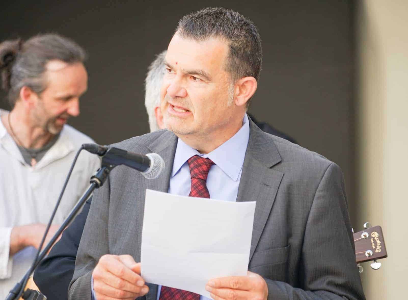 Alexander Petritz je aprila letos bil izvoljen za novega predsednika društva Memorial Kärnten/ Koroška, ki se uspešno posveča kulturi spominjanja na Koroškem. Pogovarjali smo se z njim o njegovih koreninah, […]