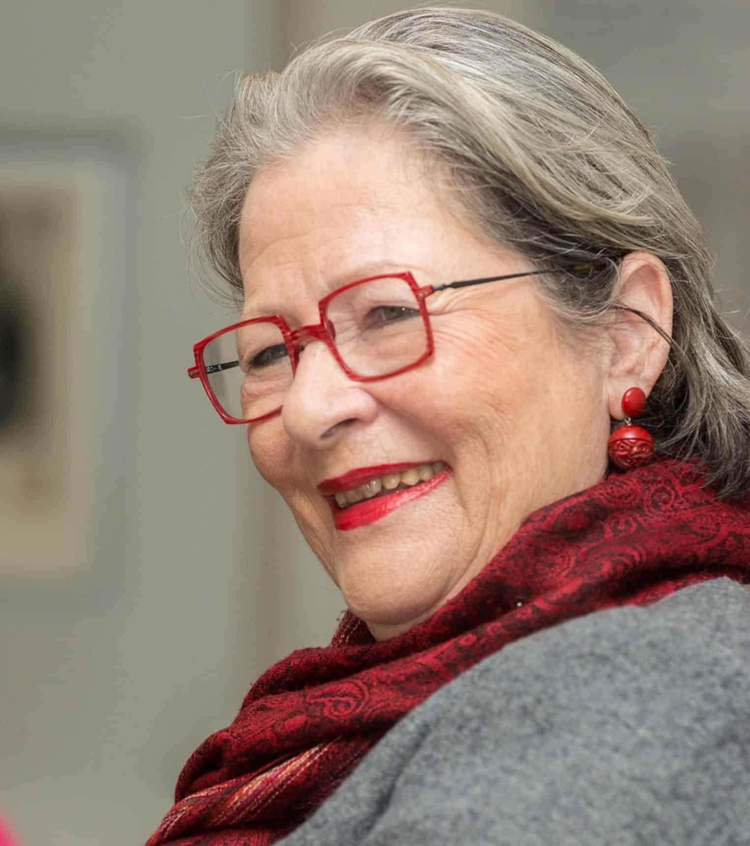Živi razgibano življenje. Študirala je v Rimu, delala je kot zunanja poročevalka v Moskvi in Bonnu, na Dunaju je vodila evropski žurnal radia ORF. Toda ni samo popotnica. Ne. Susanne [&hellip;]