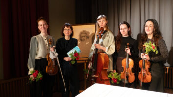 Tamkajšnje Kulturno prosvetno društvo Šmihel je vabilo v farno dvorano na literarno-glasbeni večer s pesnico Cvetko Lipuš in glasbenicami Noreia String Quarteta. Na začetku je predsednik društva Silvo Jernej podal […]