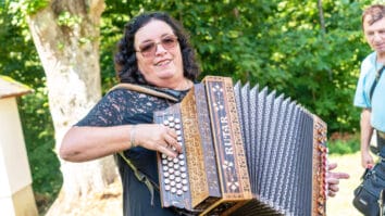 Minulo sredo, 19. februarja, je obhajala 65. rojstni dan upokojena učiteljica Bernarda Komar 65. rojstni dan. Slavljenki, ki jo odlikujeta veder značaj in gostoljubnost, prav tako pa ji je zelo […]