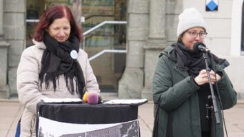 S kakšnim problemom se sooča kulturna in umetniška scena v Celovcu?  Veronika Kušej: Proračuna ni. Politiki že lani niso mogli določiti proračuna za prihodnje leto. To je katastrofa, ker prejemniki subvencij, […]