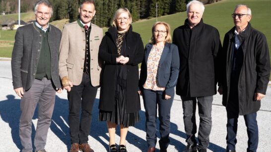 Mateja Čalušić, slovenska ministrica za kmetijstvo, gozdarstvo in prehrano je v petek obiskala Koroško. Že zjutraj se je v gospodarskem centru v Selah srečala s predstavniki Kmečke izobraževalne skupnosti, Skupnosti […]
