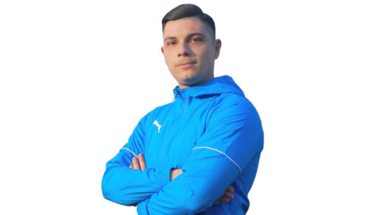 Ko je opazil, da zaradi poškodb ne bo več šlo igrati nogomet, se je posvetil trenerskemu poslu. Sprva kot trener otrok je pred štirimi leti prevzel tudi mesto nadomestnega trenerja […]