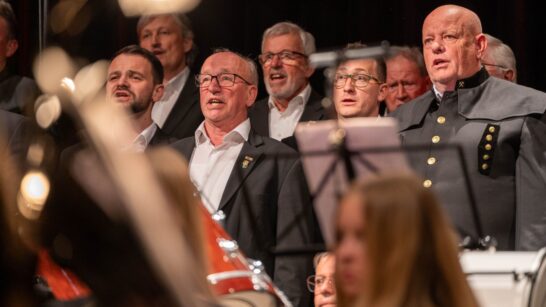 Nastopili so moški pevski zbor Foltej Hartman iz Pliberka, moški pevski zbor Mežiški knapi ter pihalni orkester Rudnika Mežica in napolnili pliberški Kulturni dom do zadnjega kotička. Kratki filmi med […]