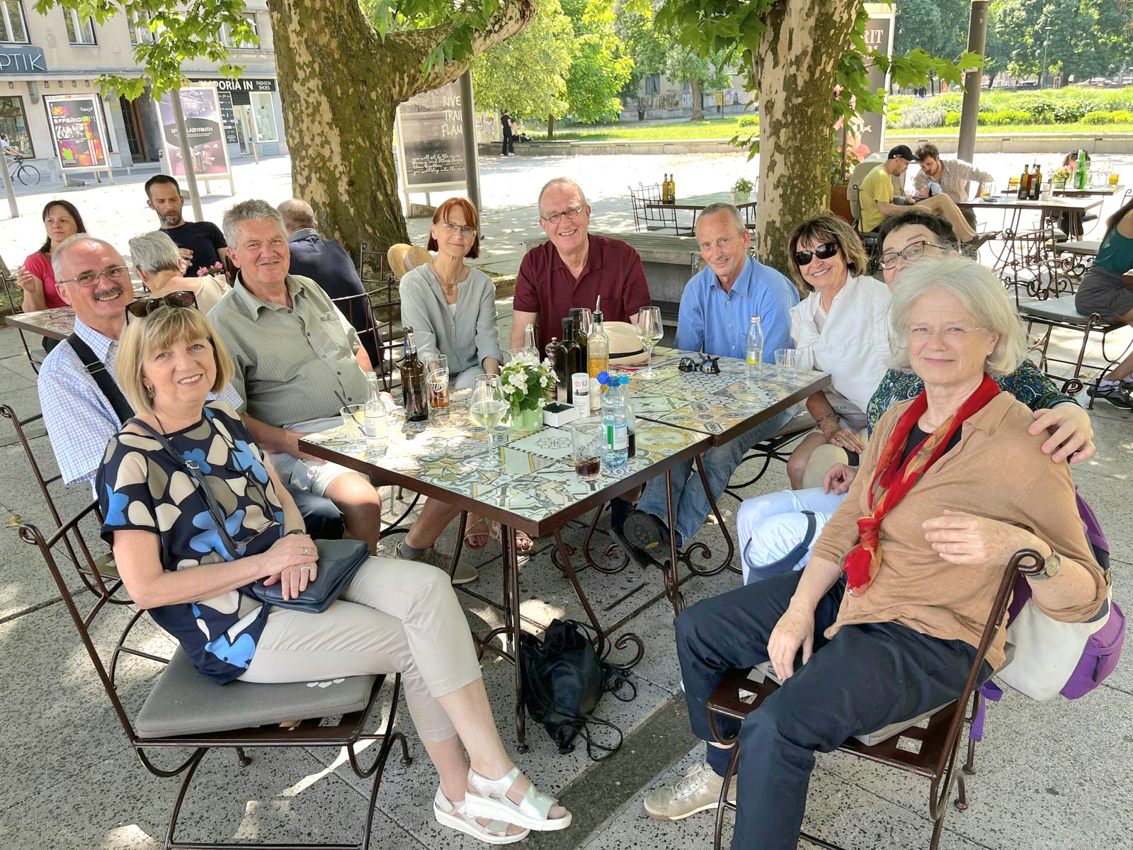 Letos 14. junija, 50 let pozneje, so se sredi Ljubljane srečali nekdanje učenke in učenci 8. a razreda (razrednik prof. Janko Messner) ter s sprehodom skozi Ljubljano obeležili ta visoki […]