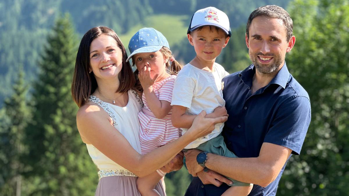 Minulo nedeljo, 6. julija, je v Železni Kapli Anja Smrtnik obhajala 35. rojstni dan. Slavljenki, ki jo poznamo kot zelo zavzeto in odlično pevko skupine Smrtnikova dekleta, ob polokroglem življenjskem […]