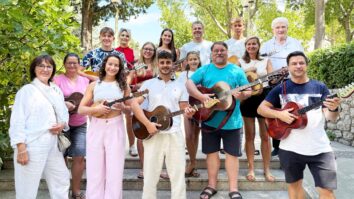 Pod vodstvom vrhunskega dirigenta Vlada Pergjuna smo pridobili nove igralne tehnike, napredovali v osebni glasbeni rasti in se naučili mnogo novih pesmi. Naš repertoar zdaj vključuje tudi dve novi skladbi [&hellip;]